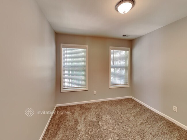 Building Photo - 2619 McGuire Dr