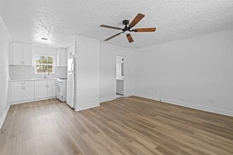 Building Photo - 923 Knight St