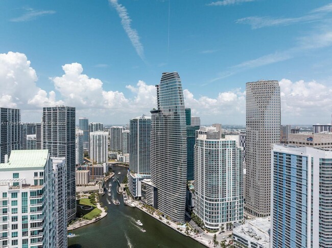 Building Photo - 300 Biscayne Blvd Way