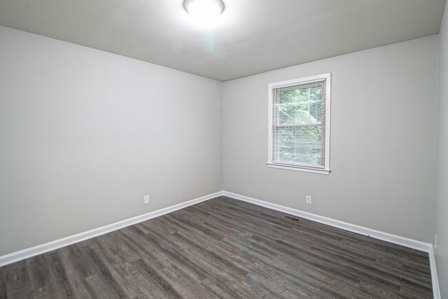 Building Photo - 1436 McCan Dr