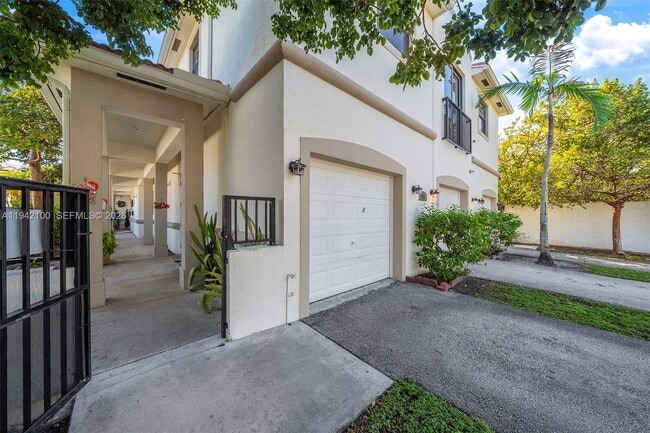 Building Photo - 1730 Thomas St