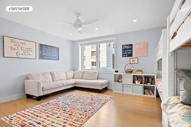 Building Photo - 352 W 11th St