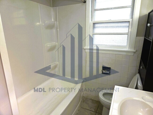 Building Photo - Gorgeous and Cozy 3 bed in Saginaw, Available now!