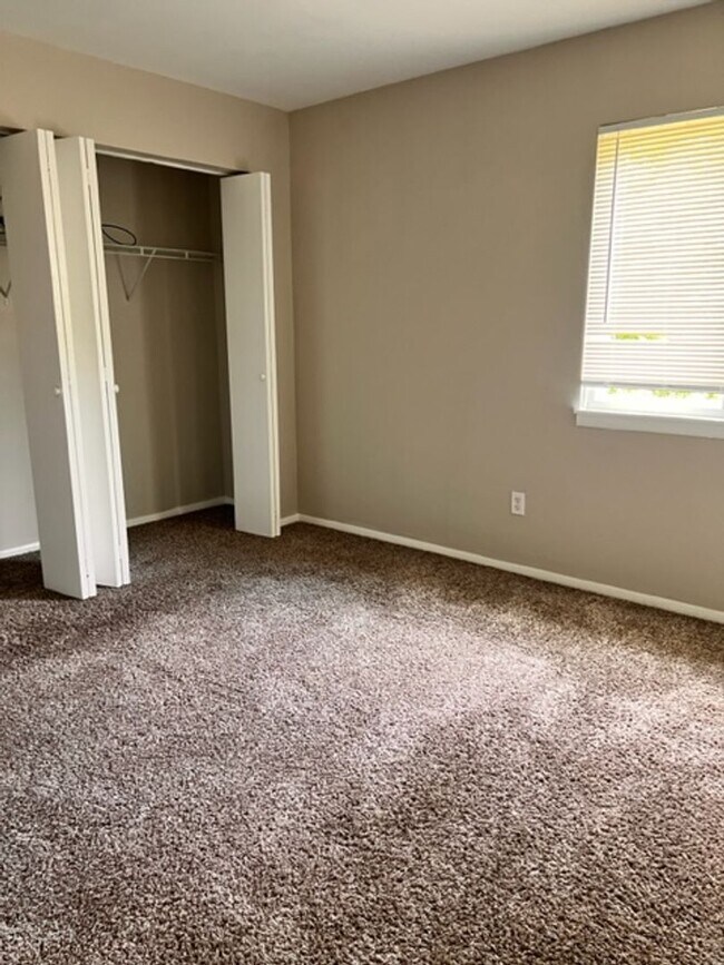 Building Photo - 1167 Abbey Ln