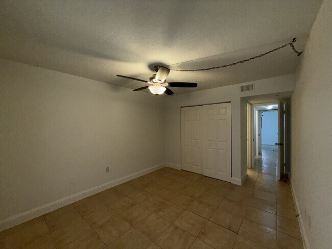 Building Photo - 2 bedroom, 2 bathroom in College Pines!