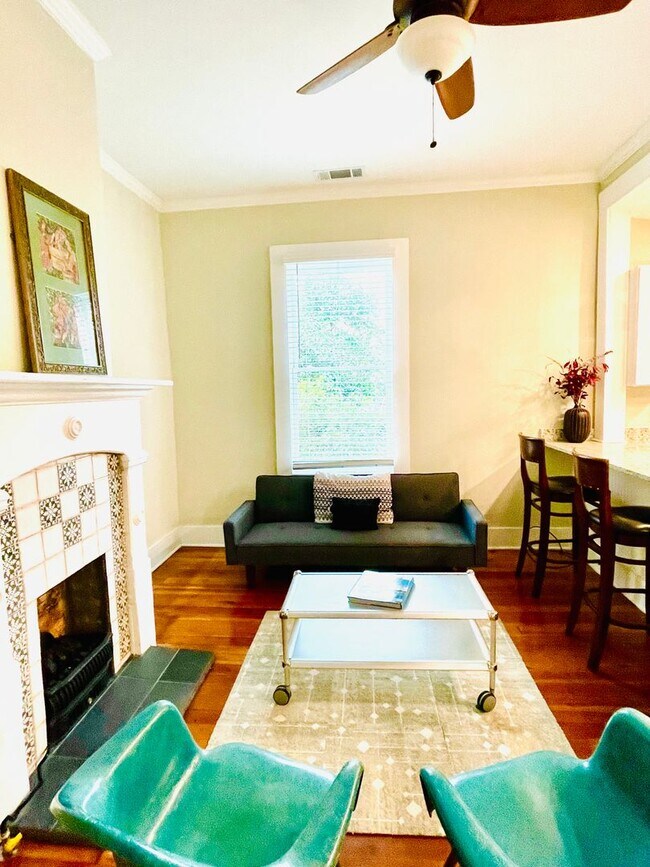 Building Photo - Beautifully restored cottage downtown Madsion