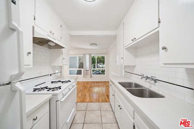 Building Photo - 1206 Hayworth Ave