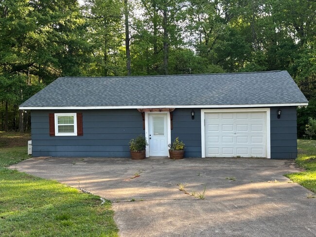 Building Photo - Space, Privacy & Flexibility – All in One Stunning Property