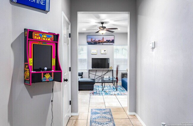 Building Photo - 11111 Belair Dr