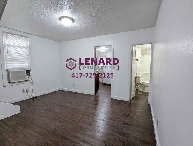 Building Photo - 635 S Douglas Ave