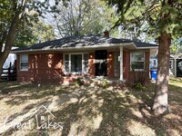 Building Photo - Cozy 2 Bedroom 1 Bathroom now available fo...
