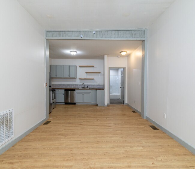 Building Photo - 3043 E 5th Ave