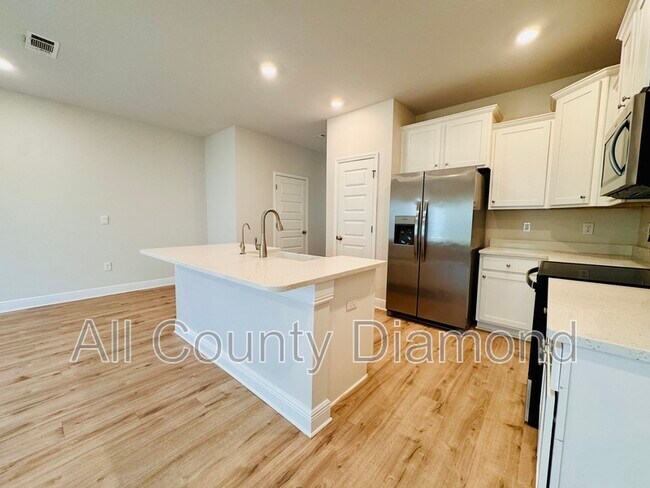 Building Photo - 10 Renea Cv