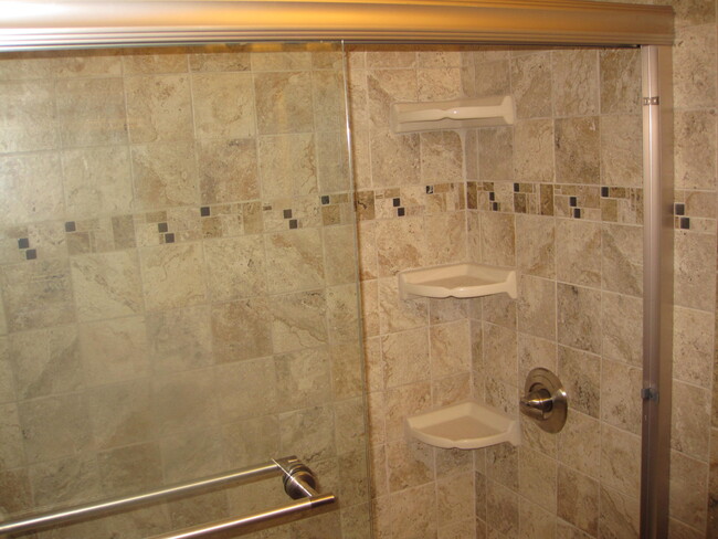 UPSTAIRS BATH - TILE SHWR W SHELVESLVES - 10071 San Juan Ct