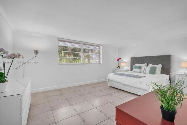 Building Photo - 611 Ocean Dr