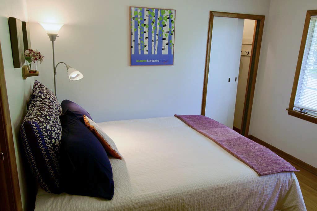 King, Queen, Full bd options - 4130 Bishop Ave