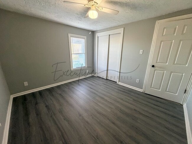 Building Photo - 3 Bedroom, 1.5 Bathroom Home with Bonus Room for Rent in Lake Charles