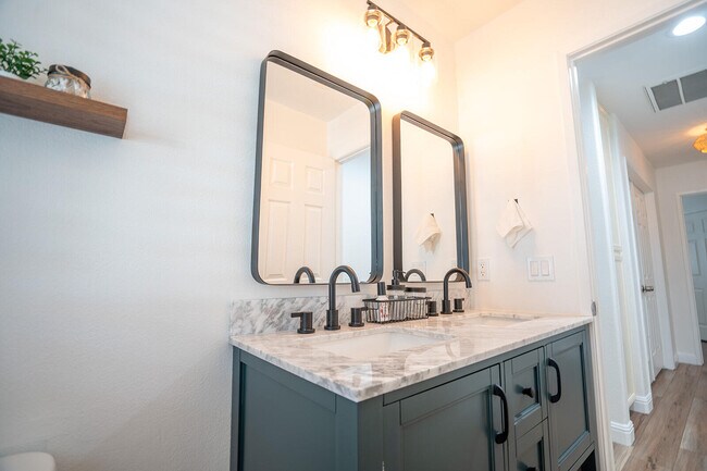 Building Photo - 45150 Birchcrest Cir