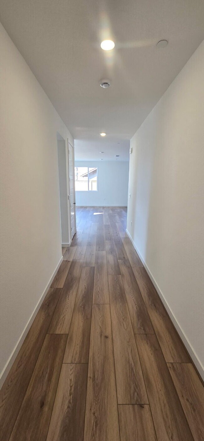 Building Photo - Welcome to your dream home in Lathrop! Thi...