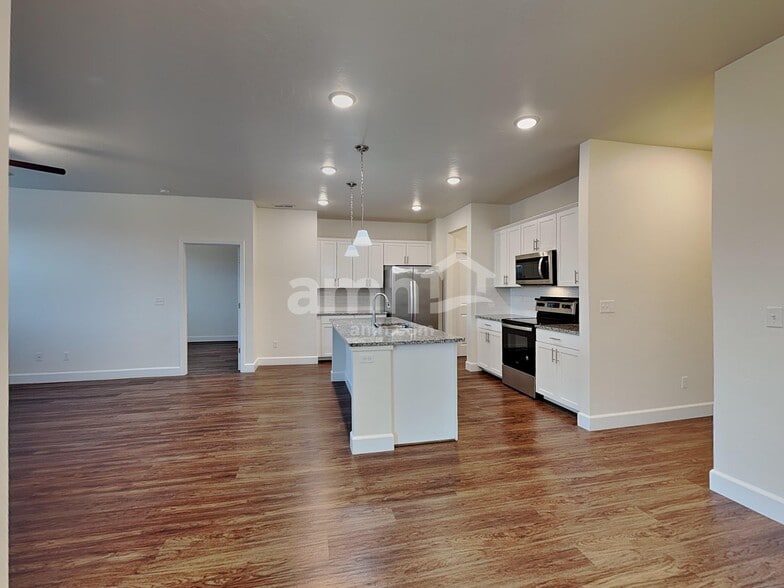 Building Photo - 94 E Sicily Dr