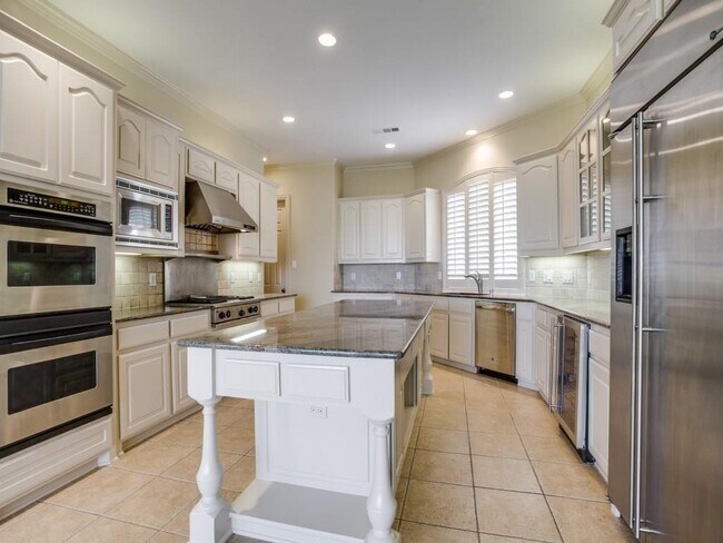 Building Photo - 1641 McGee Ln