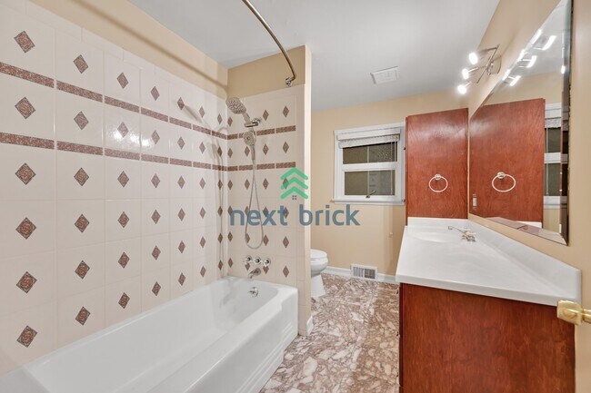 Building Photo - Stunning Bellevue Home for Rent