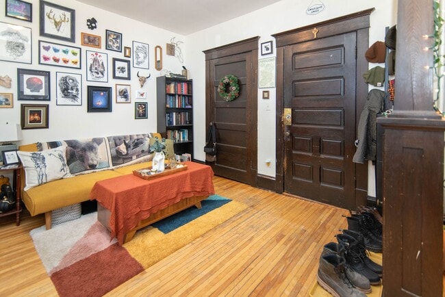 Building Photo - 419 W Franklin Ave