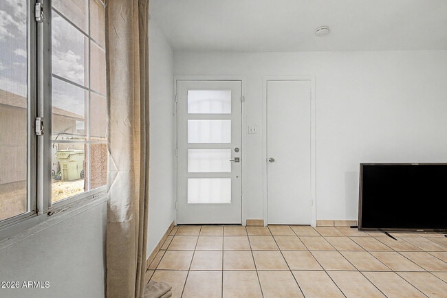Building Photo - 5232 W Mauna Loa Ln