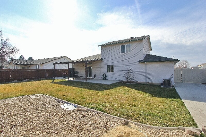 Building Photo - 1904 N Duck Hawk Ave