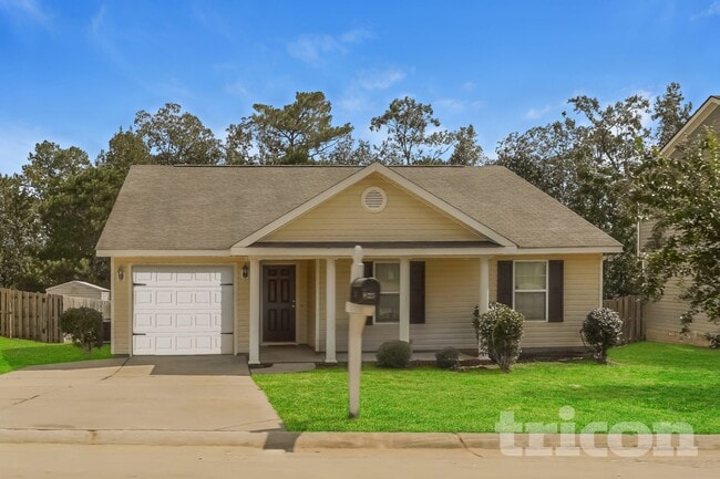 Building Photo - 825 Westlawn Dr