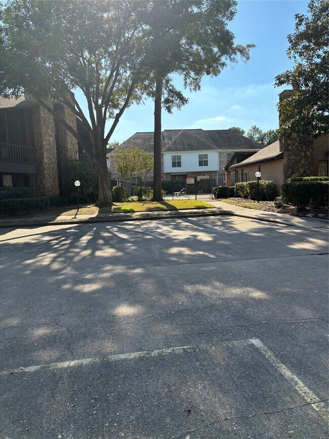 Building Photo - 12755 Mill Ridge Dr