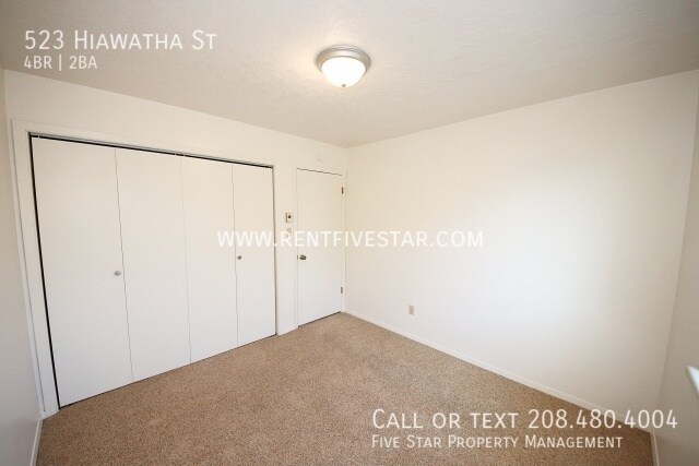 Building Photo - 523 Hiawatha St
