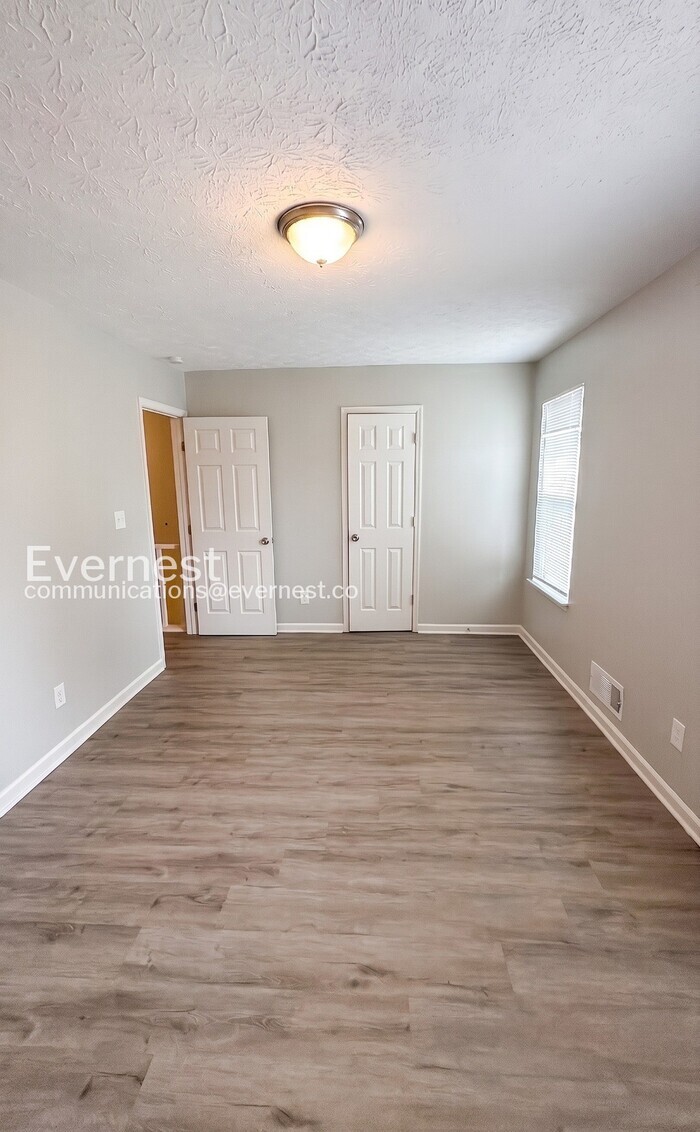 Building Photo - 102 Palisades Pointe