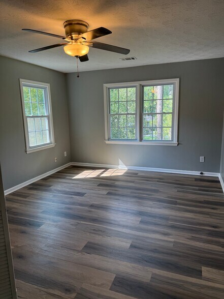 Building Photo - 2270 Fern Valley Dr SW