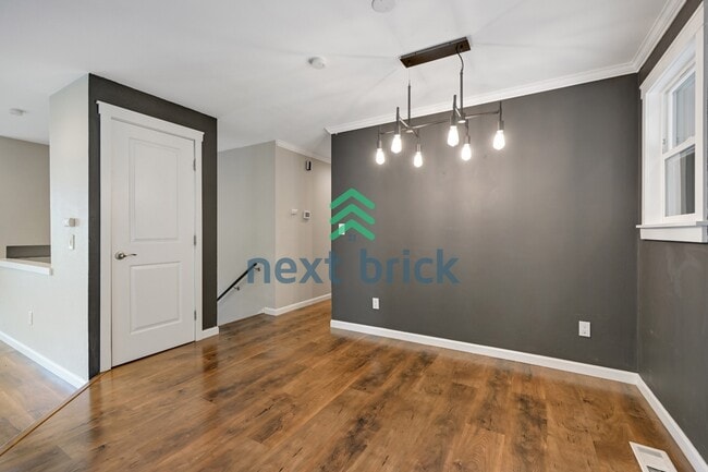 Building Photo - Move-In Ready 4 Bedroom Home in Prime Bellevue Location