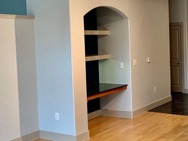 Building Photo - 1901 Post Oak Blvd