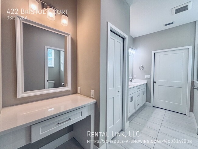 Building Photo - 422 Bristol Ct