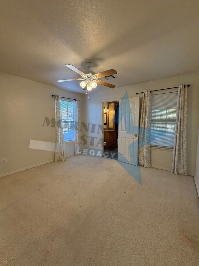 Building Photo - 4 bedroom, 4 bath house - Must see landscaping!