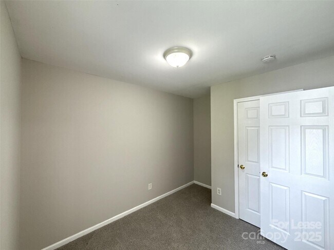 Building Photo - 5522 Stone Bluff Ct