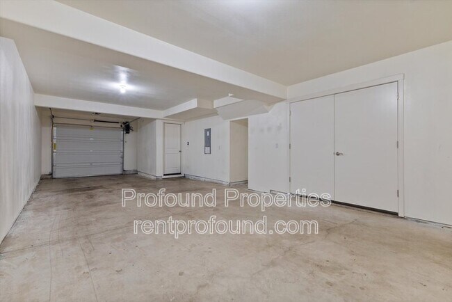 Building Photo - 13086 SW Aubergine Ter