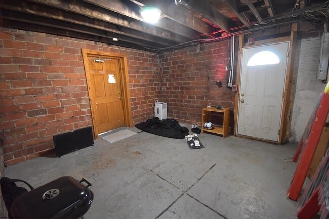 Building Photo - 678 Spruce St