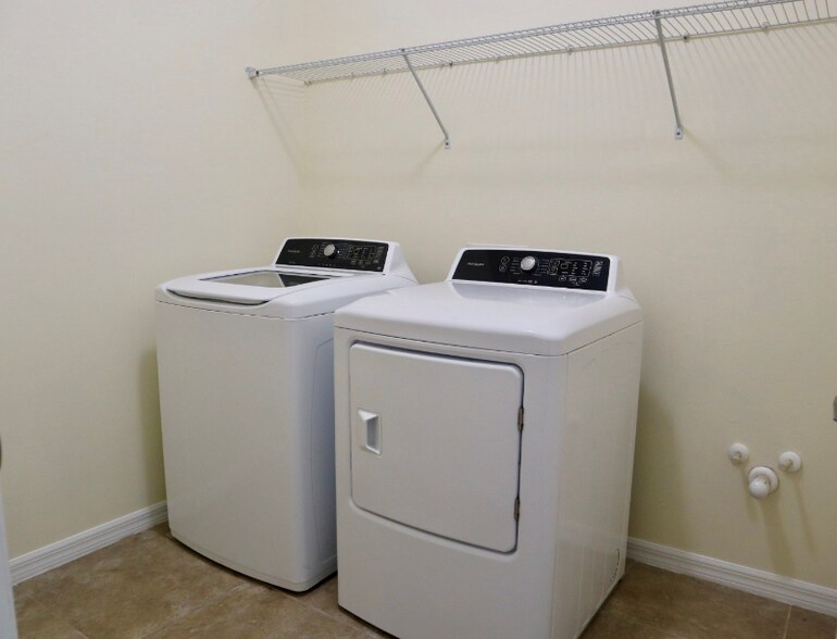 Building Photo - 15201 Torino Ln