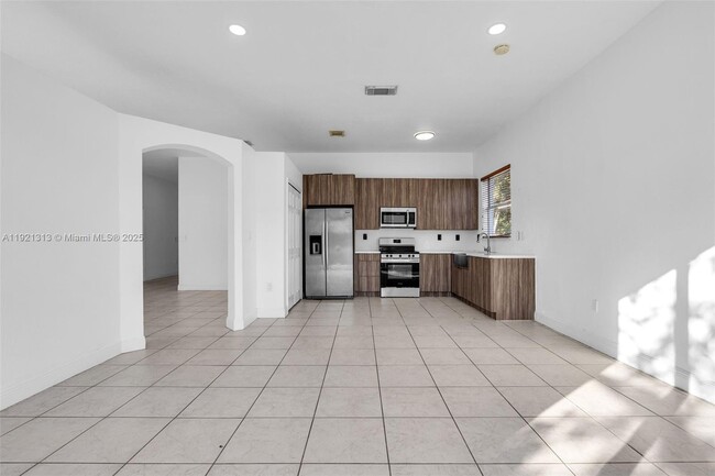 Building Photo - 8836 NW 168th Ln