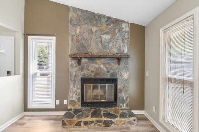 Building Photo - Cozy Timberwood Dr