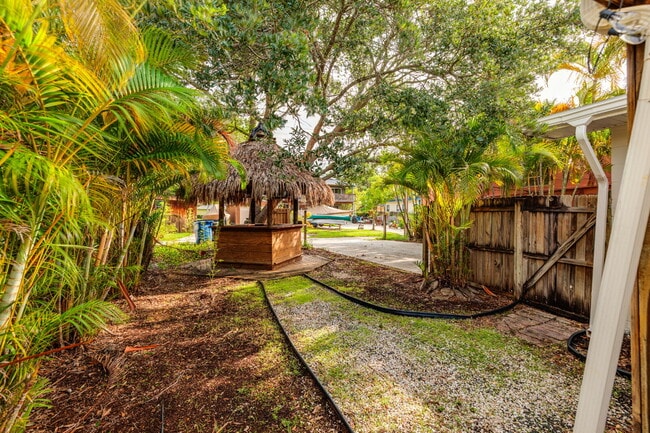 Building Photo - Charming single-family home nestled in des...