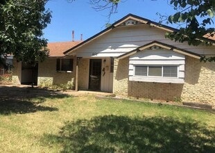Building Photo - 652 Lotus Ave