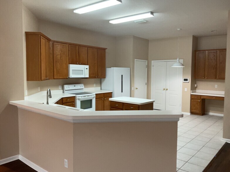 Building Photo - 2030 Samantha Ln