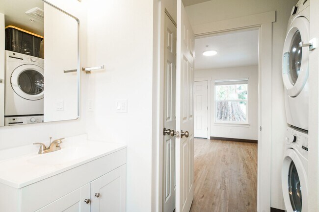 Building Photo - Stunning New Construction 1 Bedroom Cottages