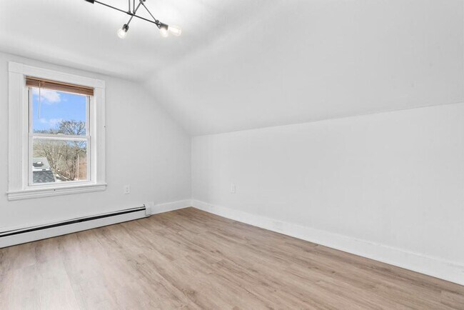 Building Photo - 30 Anthony St