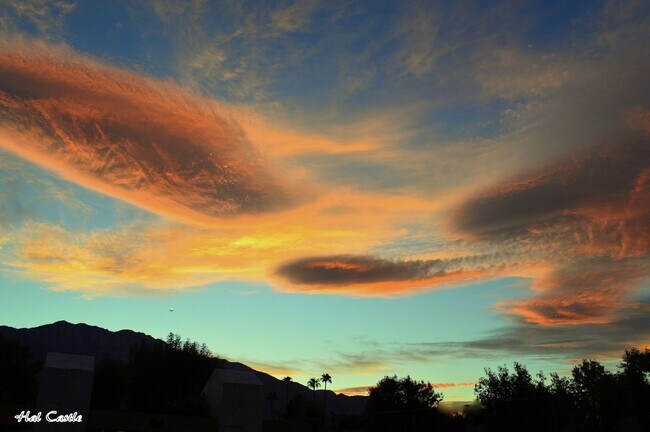 Building Photo - Mountain Shadows AMAZING villa, Seasonal OR Long Term